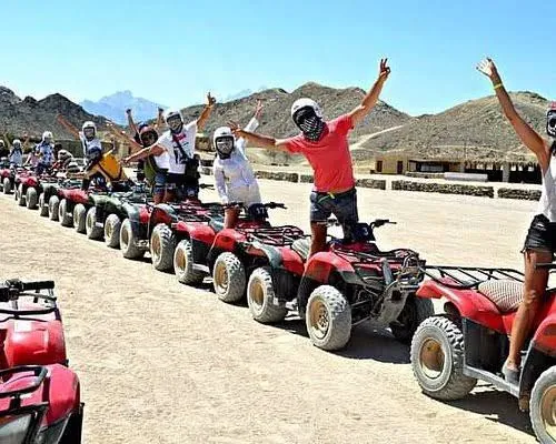 Excursion de 5 heures en quad avec barbecue depuis Sahl Hasheesh et la baie de Makadi'